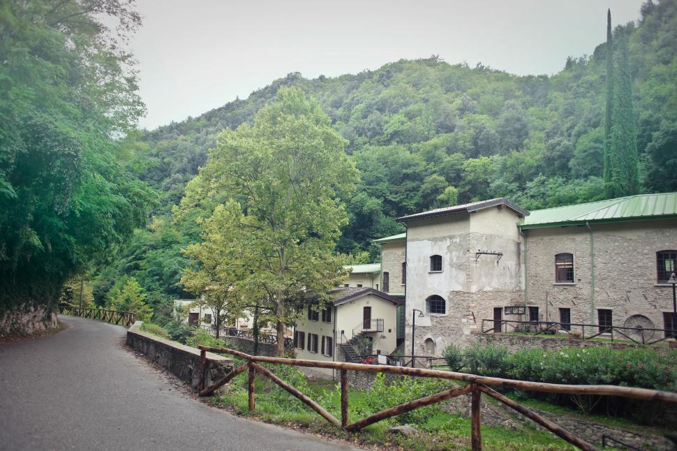 Free Image of Trail to the ruins of the paper mills 