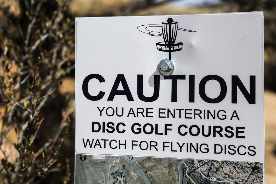 Free Image of Disk golf warning sign 