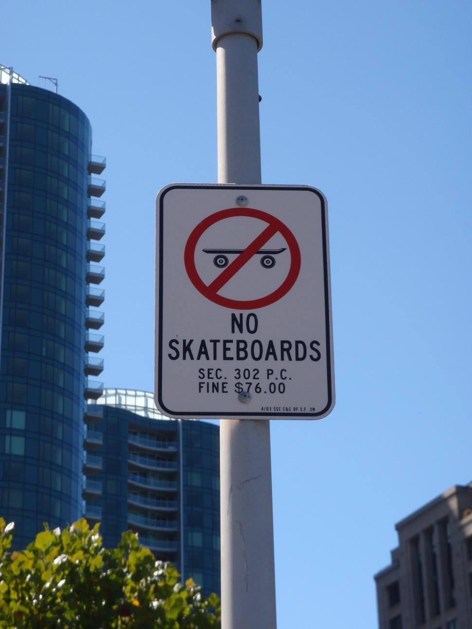 Free Image of No Skateboards Sign 