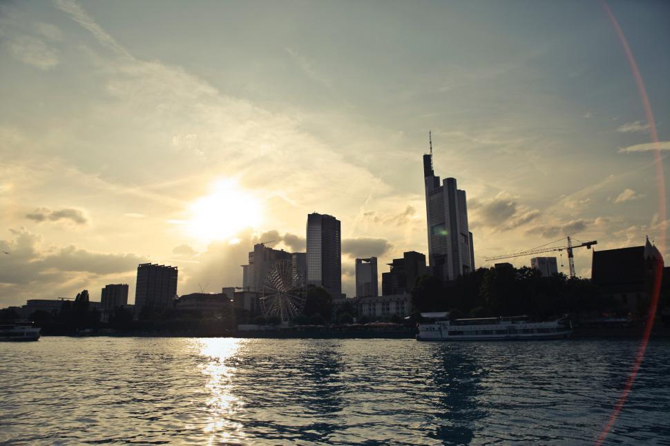 Free Image of A panoramic view of London city at sunset 