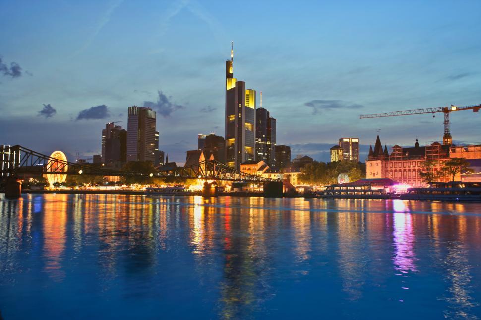 Free Image of A panoramic view of London city at night 