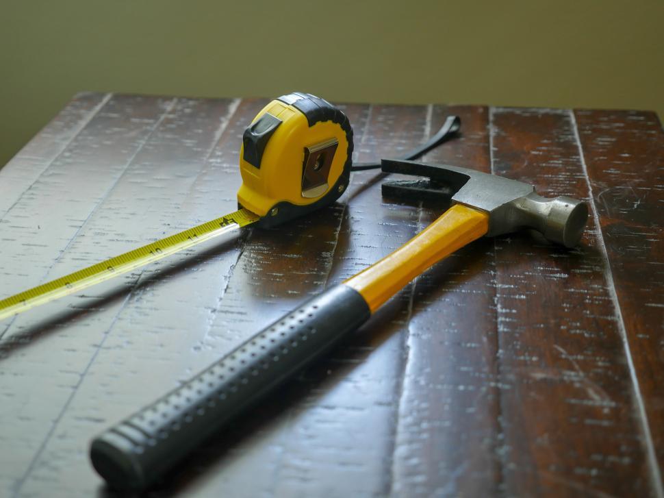 Free Image of Hammer and measuring tape 