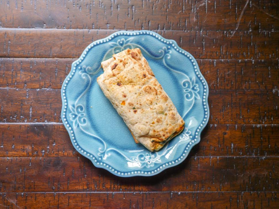 Free Image of Top view of a spinach and egg wrap 
