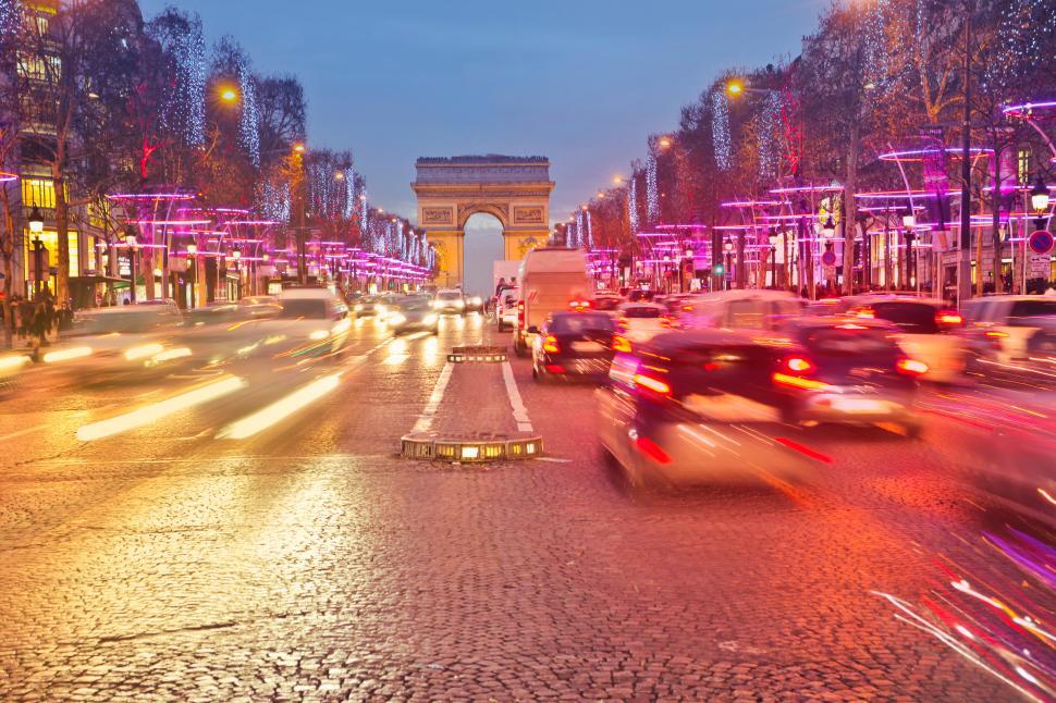 Free Image of Night view of Arc de Triomphe 