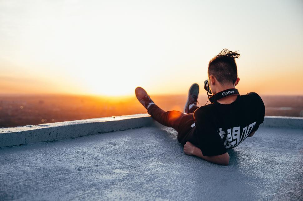 Free Image of A photographer shooting sunrise 
