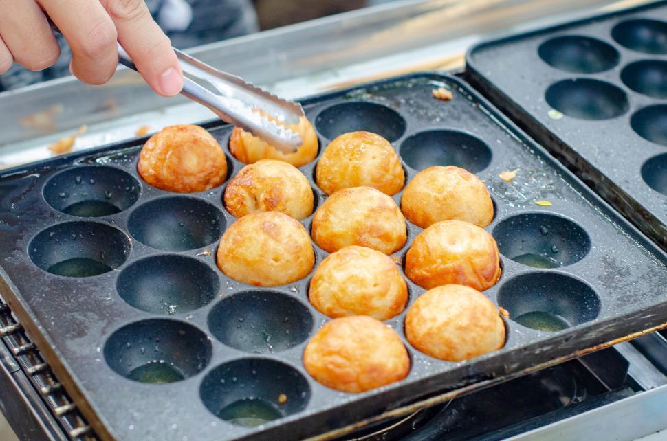 Free Image of Baked Goods in Iron Pan 