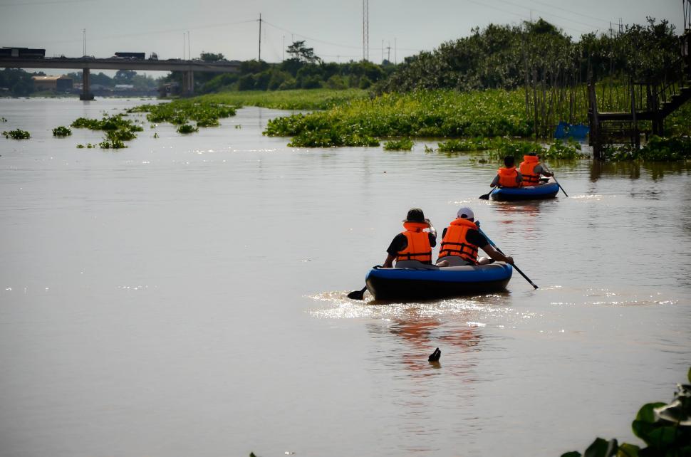 Free Image of Kayaking on River 