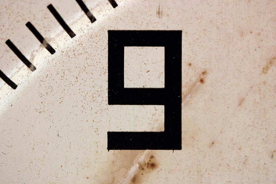 Free Image of Close Up of a Plate With the Letter E 
