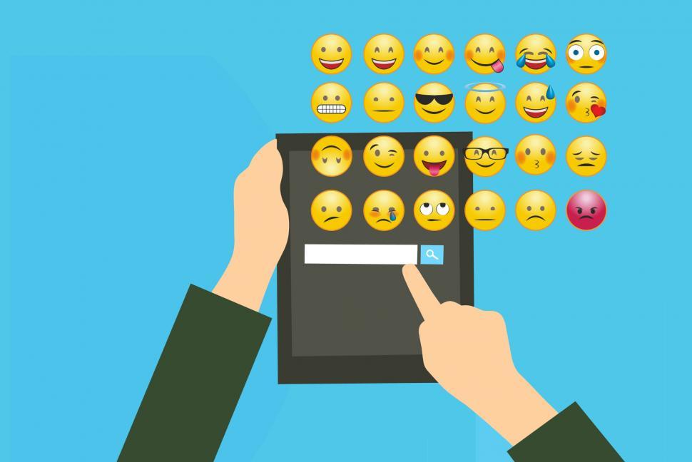 Free Image of chatting and using Emoji  