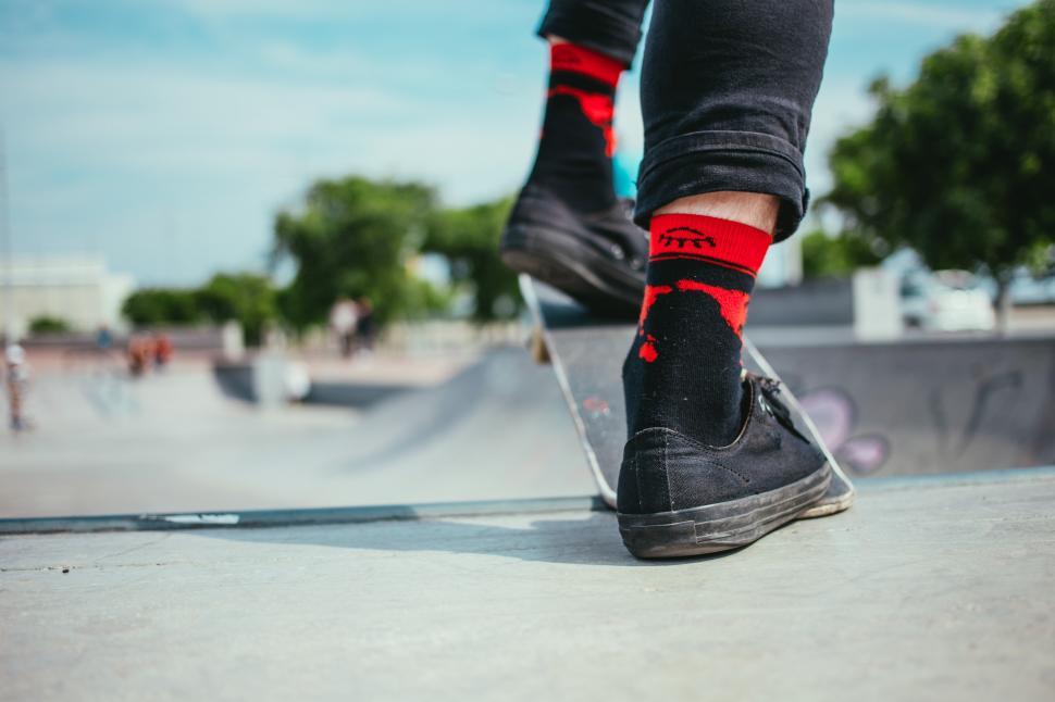 Free Image of A skateboarder getting ready for halfpipe 