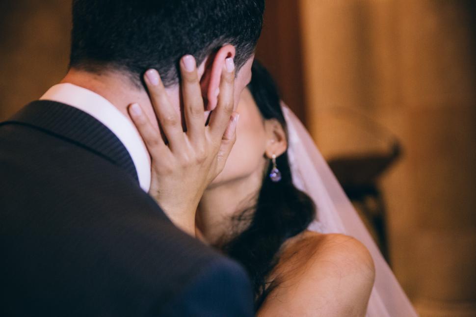 Free Image of Bride and groom kissing at wedding 