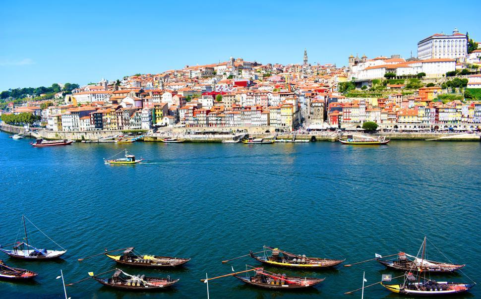 Free Image of Typical Rabelo Boats Carrying Port Wine Barrels 