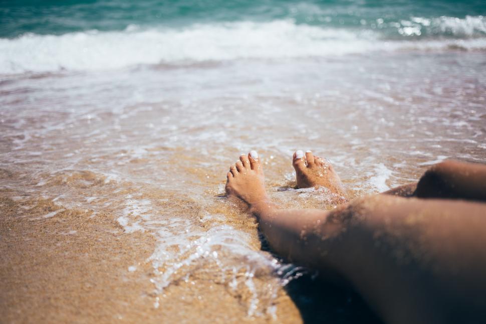 Free Image of Sandy feet on the beach 