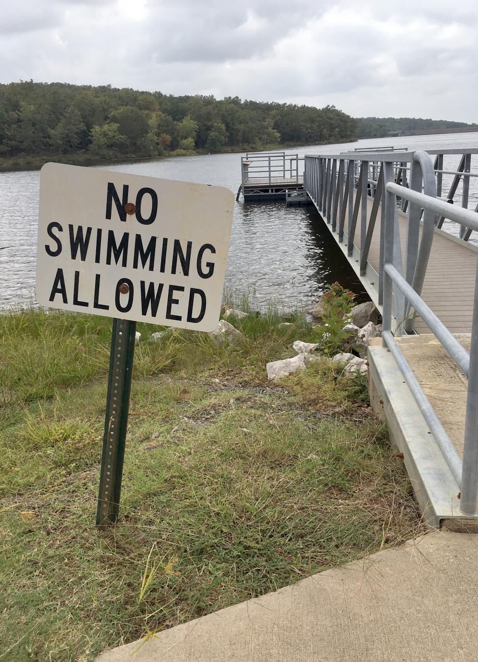 Free Image of No swimming sign  and dock 