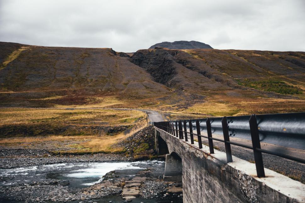 Free Image of A bridge over a fresh water stream 