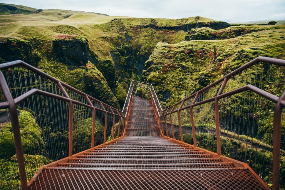 Free Image of A viewing platform surrounded by green cliffs 