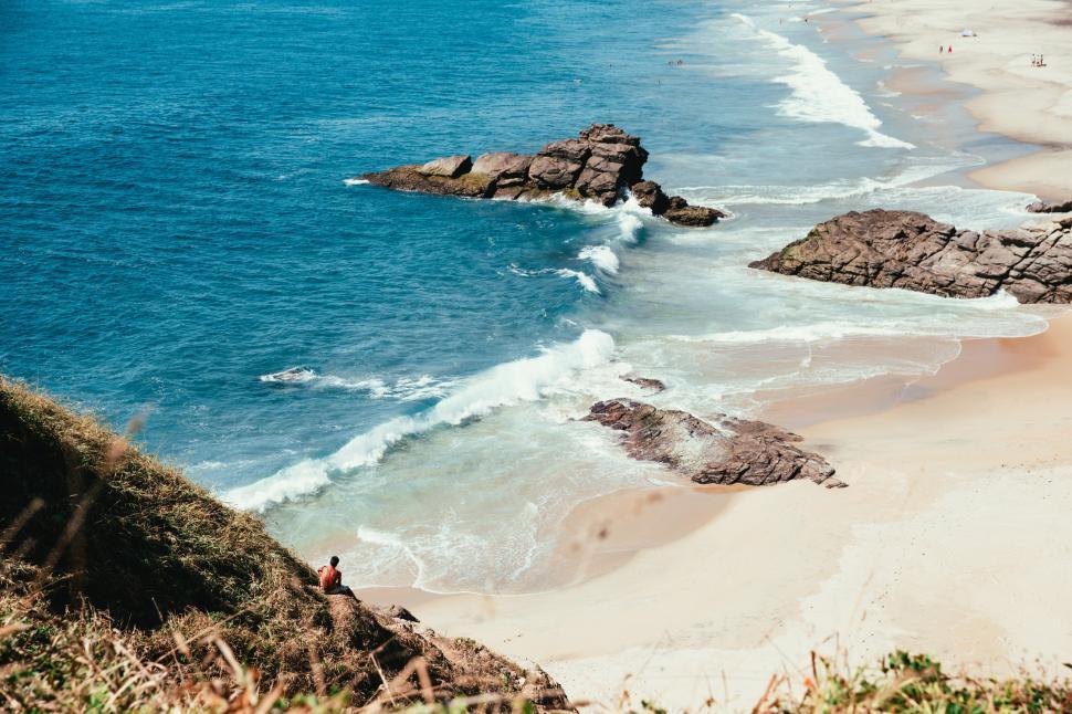 Free Image of Blue ocean with sandy beach 