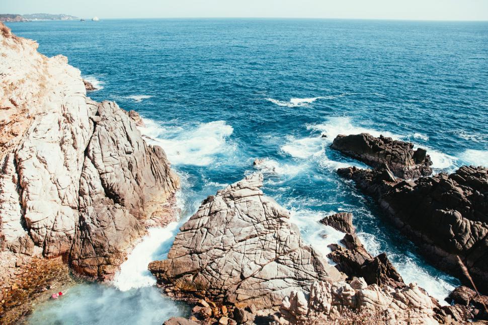 Free Image of Natural rock pools by the ocean 