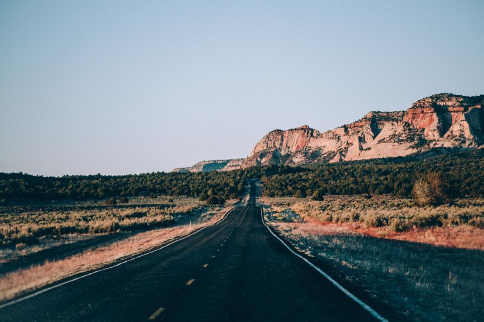 Free Image of An American desert highway 
