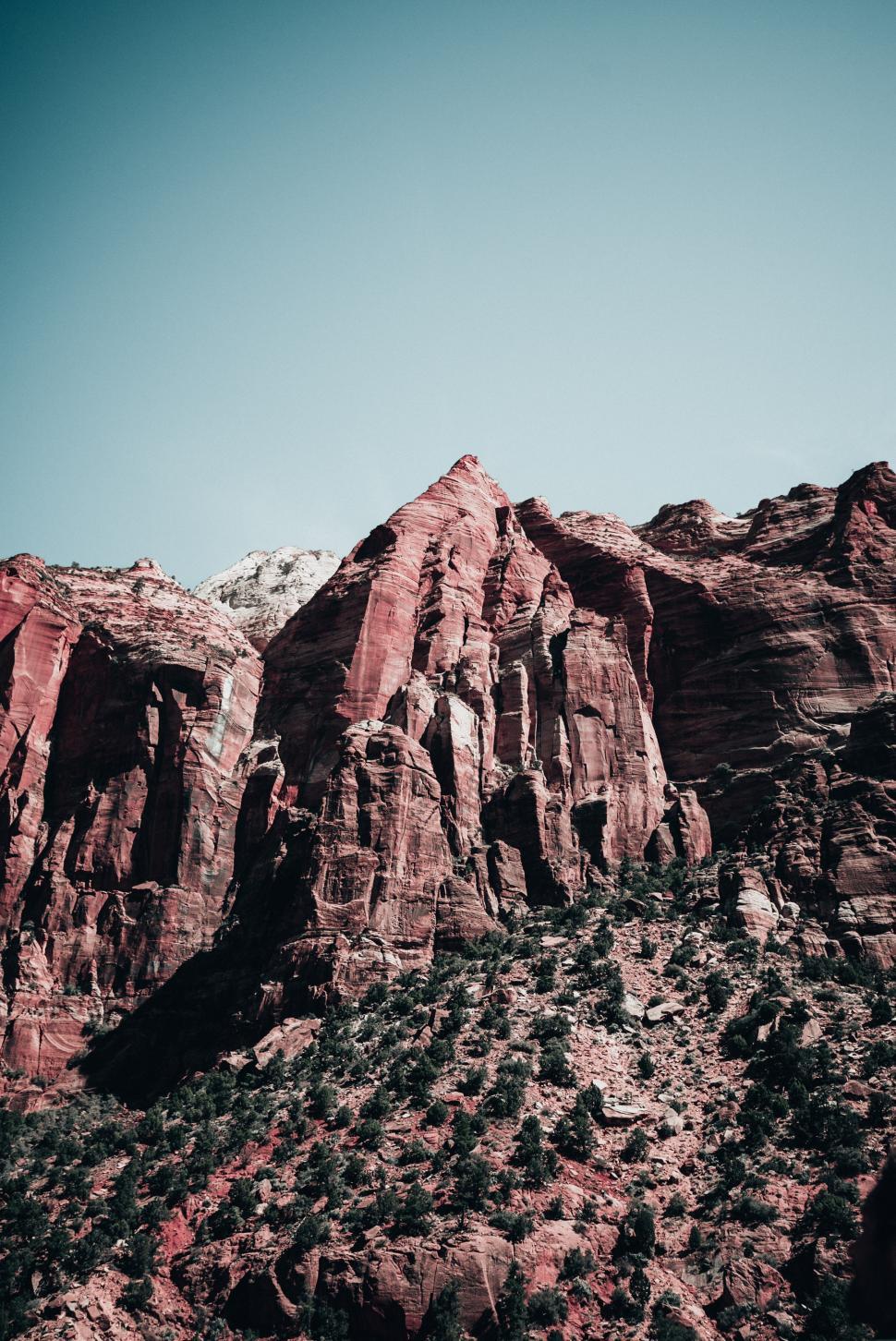 Free Image of Grand canyon sandstone peaks under clear sky 
