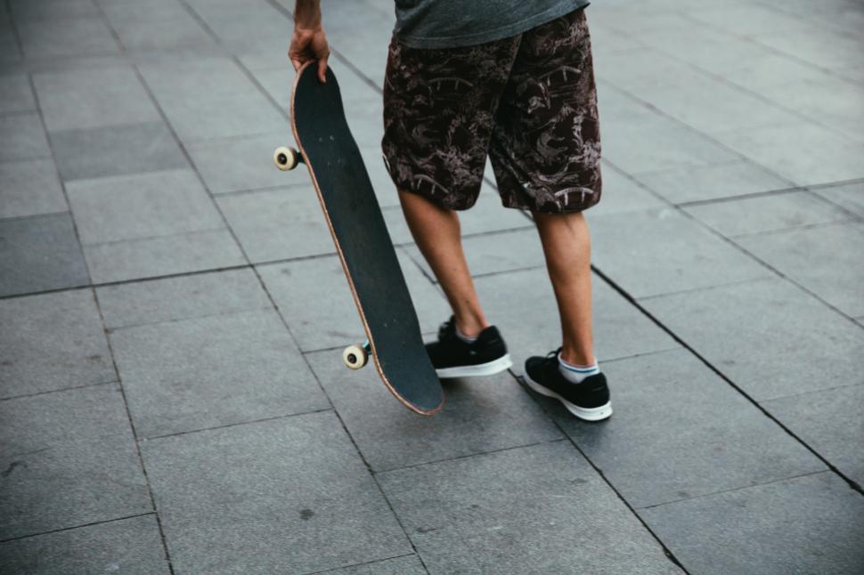 Free Image of Skateboarder getting ready to skate 