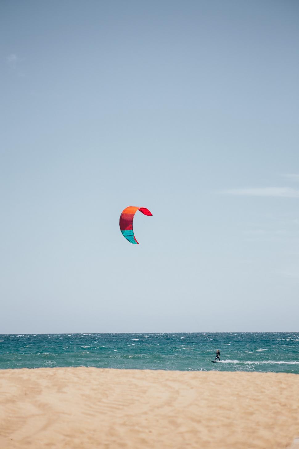 Free Image of Surfboarding with surfing kite 