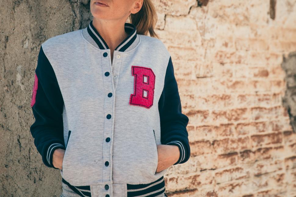 Free Image of A blonde woman in casual jacket 