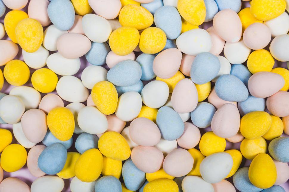 Free Image of Colorful Easter mini chocolate eggs 