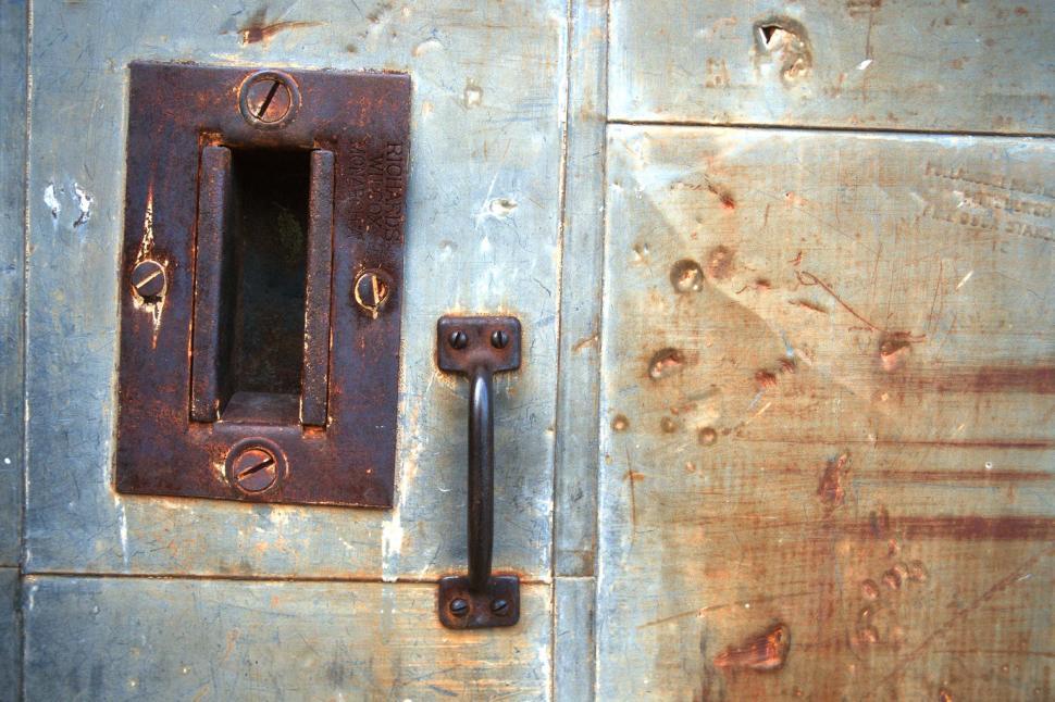 Free Image of Weathered metal handle 