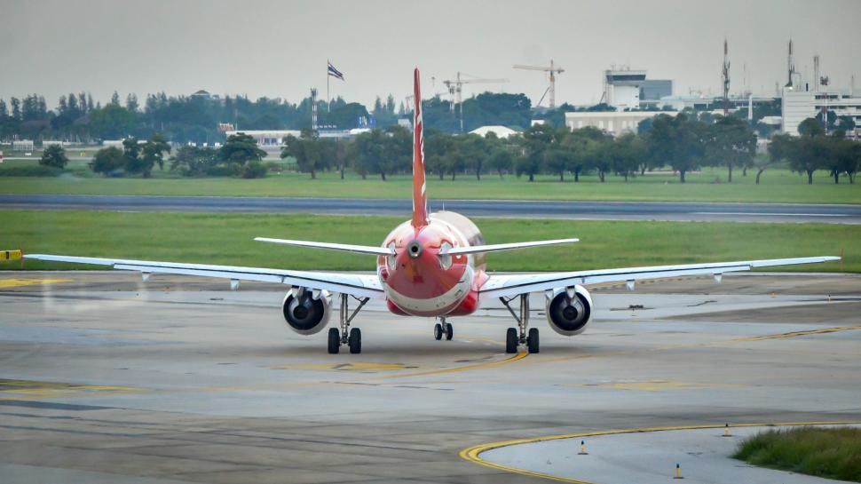 Free Image of Rear of Plane taxi on runway  