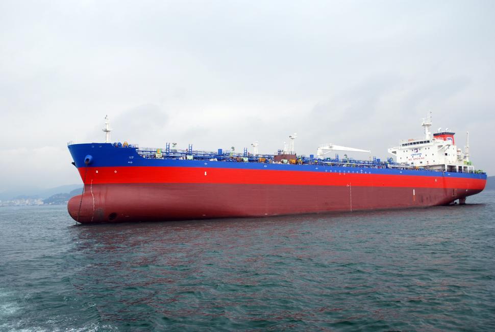 Free Image of Ship in the sea 