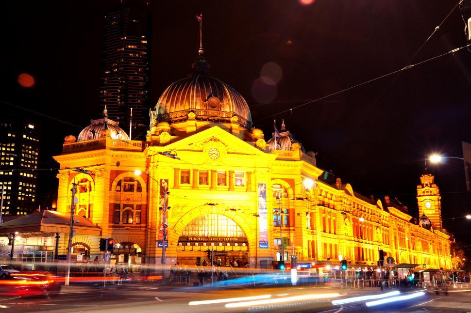 Free Image of Hustle & Bustle Train Station 