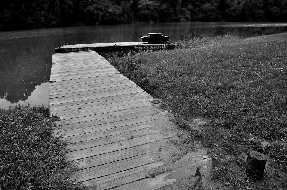 Free Image of Wait By The Pier 