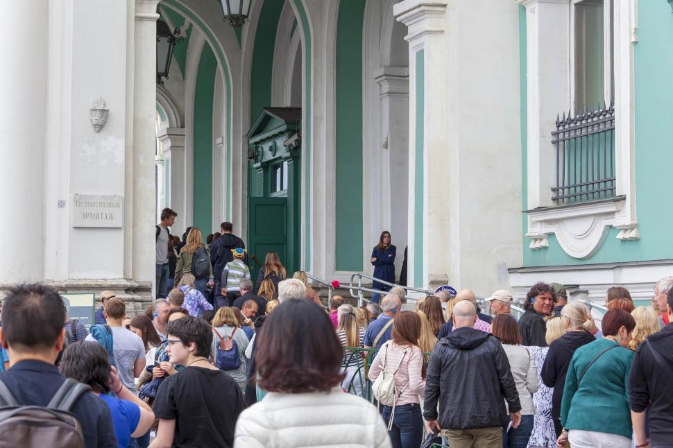 Free Image of Hermitage museum crowd 