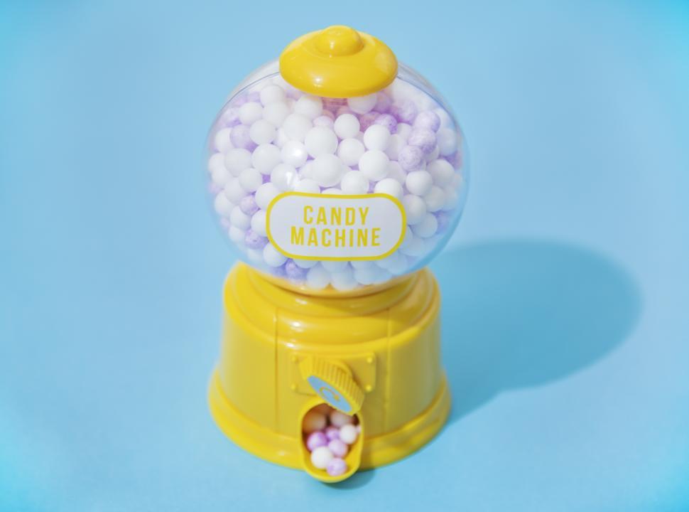 Free Image of A retro chewing gum machine filled with gumballs 