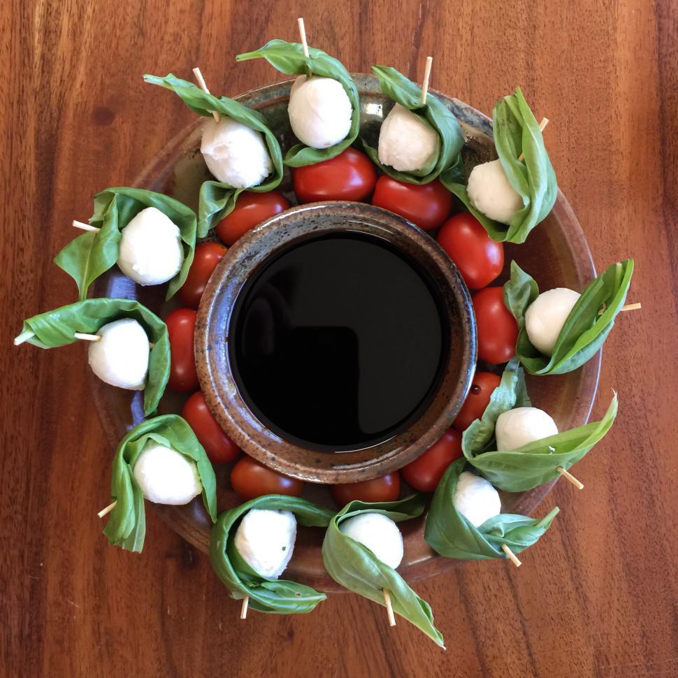 Free Image of Fresh Caprese Appetizer 