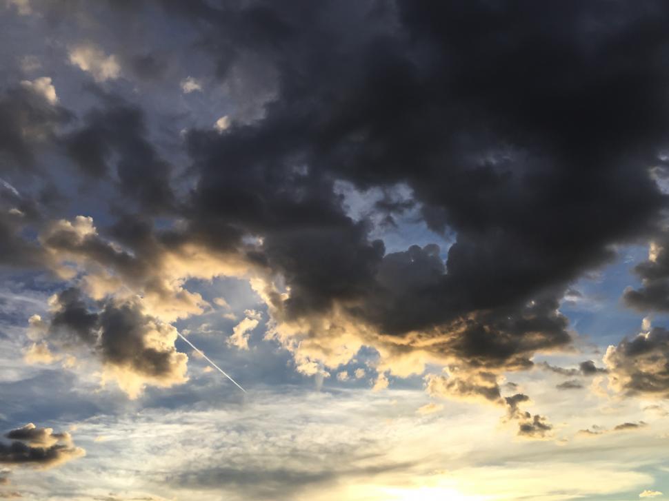 Free Image of Darkening Sky with Setting Sun 