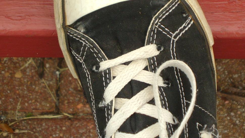 Free Image of Tennis shoe 