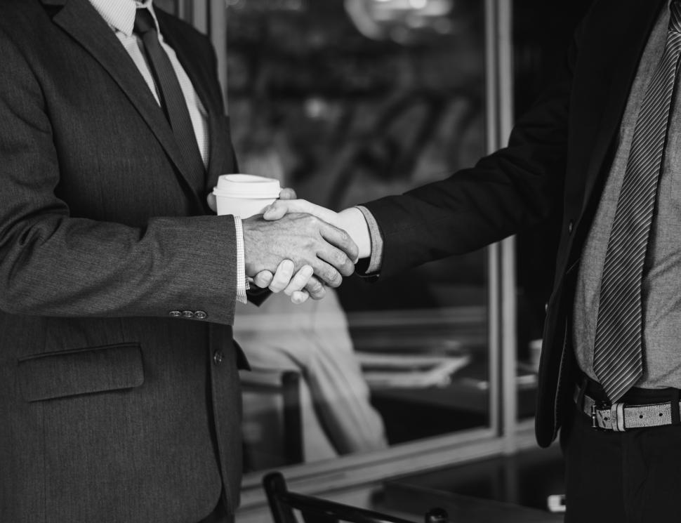 Free Image of Handshake between two businesspeople, black and white 