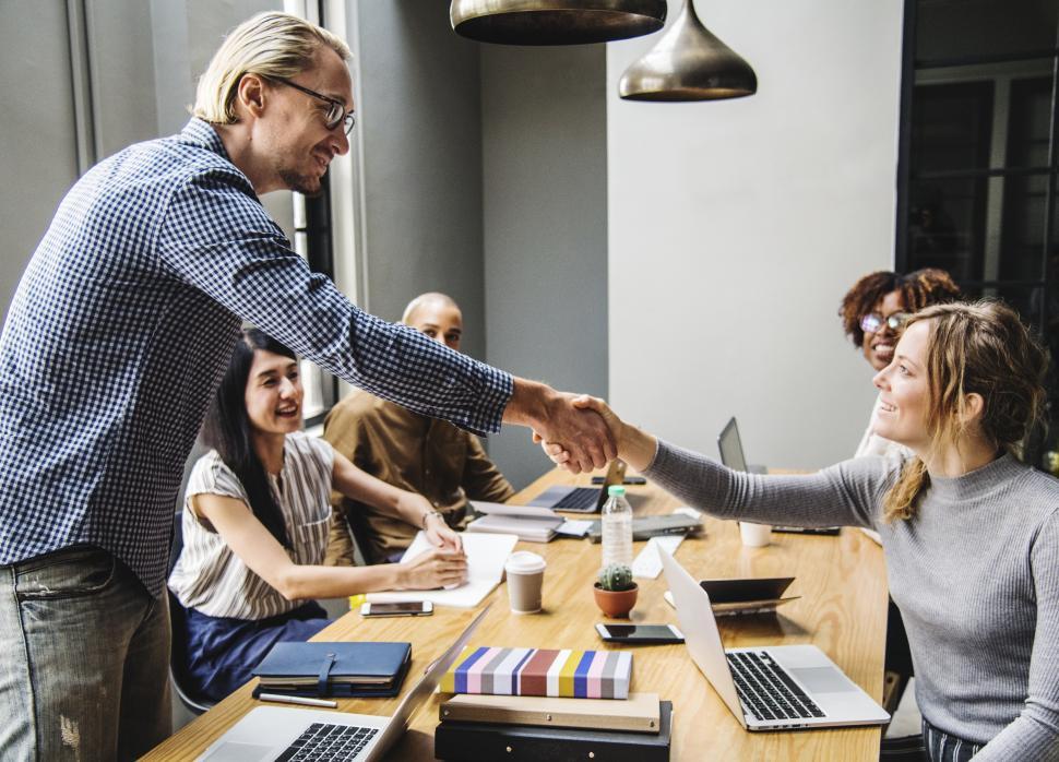 Free Image of Friendly handshake between two business people 