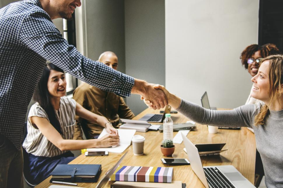 Free Image of Handshake during a meeting 