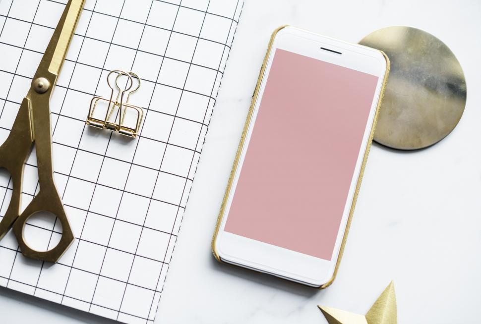 Free Image of Flat lay of a mobile phone 