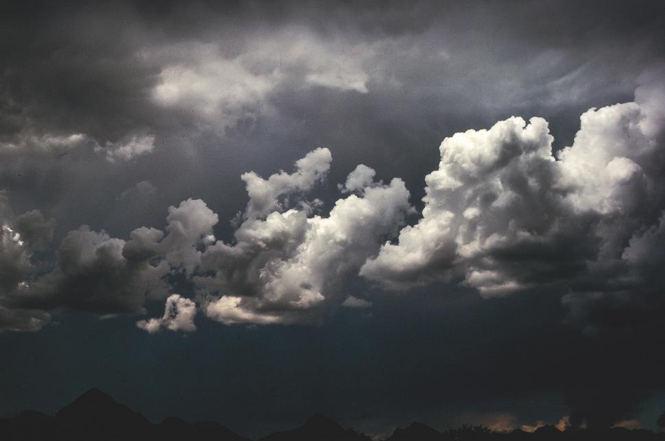 Free Image of Dark clouds - Fluffy Forms and Dramatic Sky 