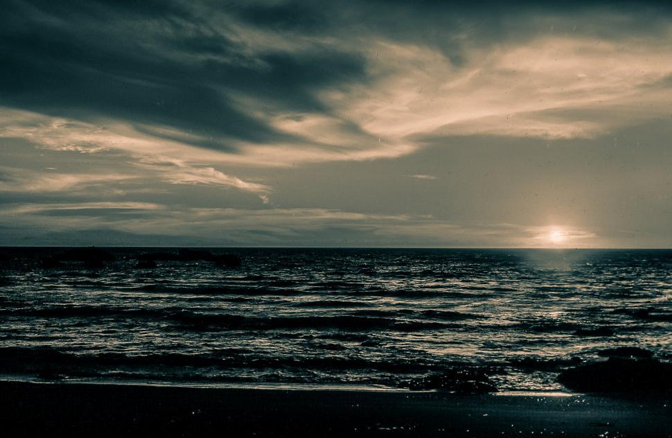 Free Image of Sunset over Wide Ocean 