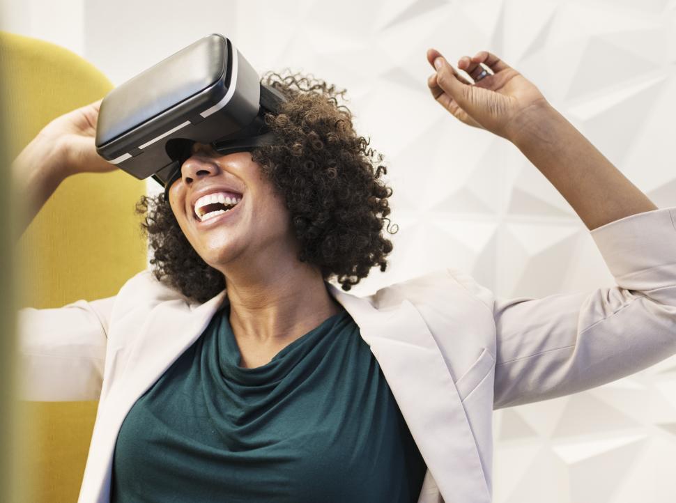Free Image of Excited woman trying a virtual reality headset 