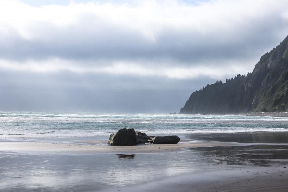 Free Image of Darkening sky on Oregon coast 
