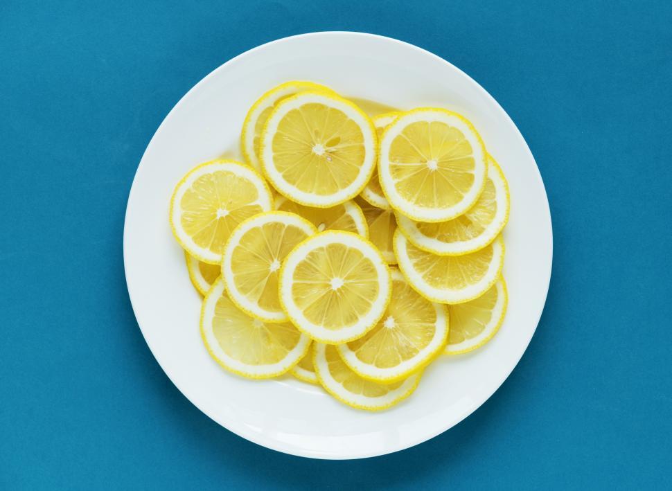 Free Image of Flat lay of lemon slices on white plate 