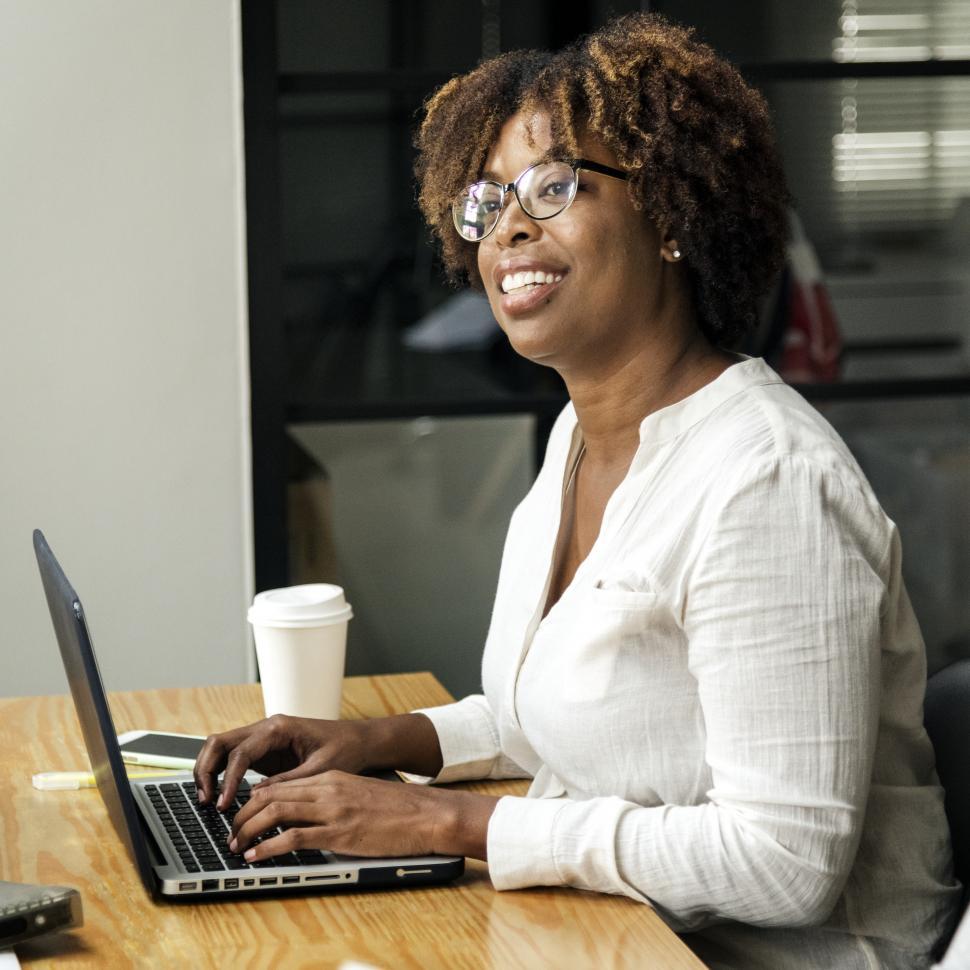 Free Image of Office woman typing on the laptop 