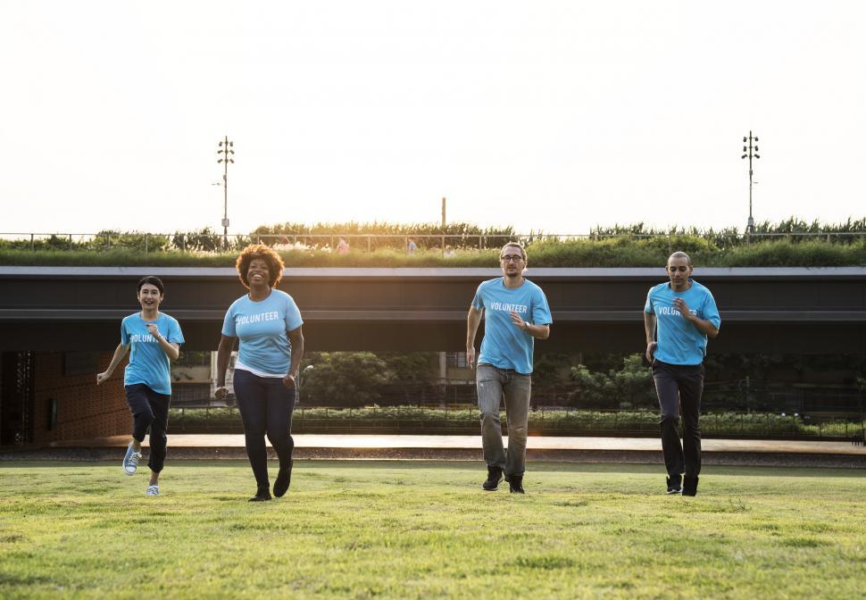 Free Image of A group of volunteers running to assist 