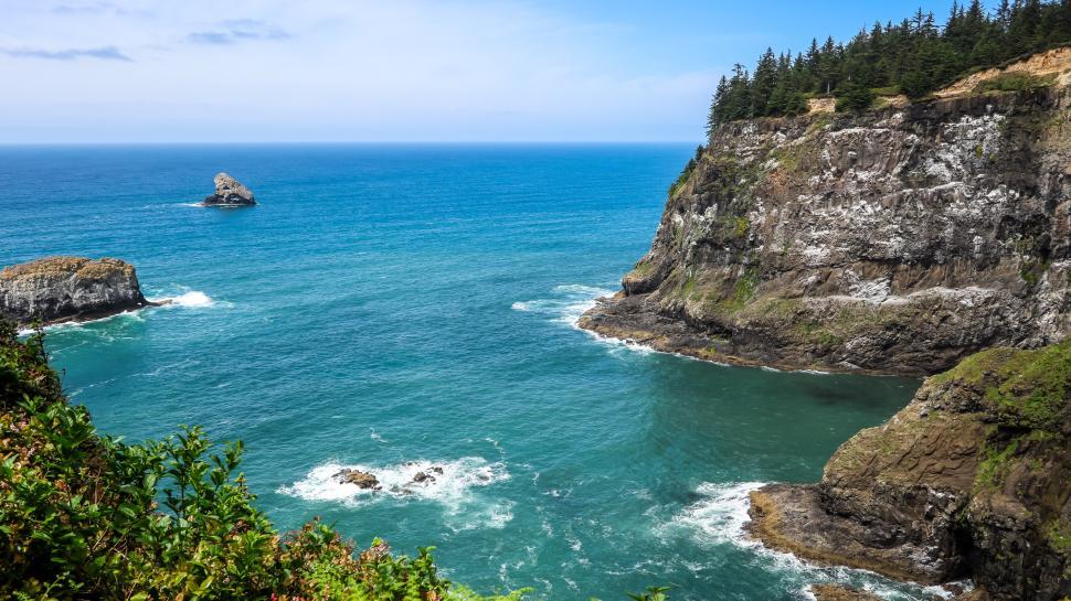 Free Image of Cliffs and Rocky Shoreline, Oregon 